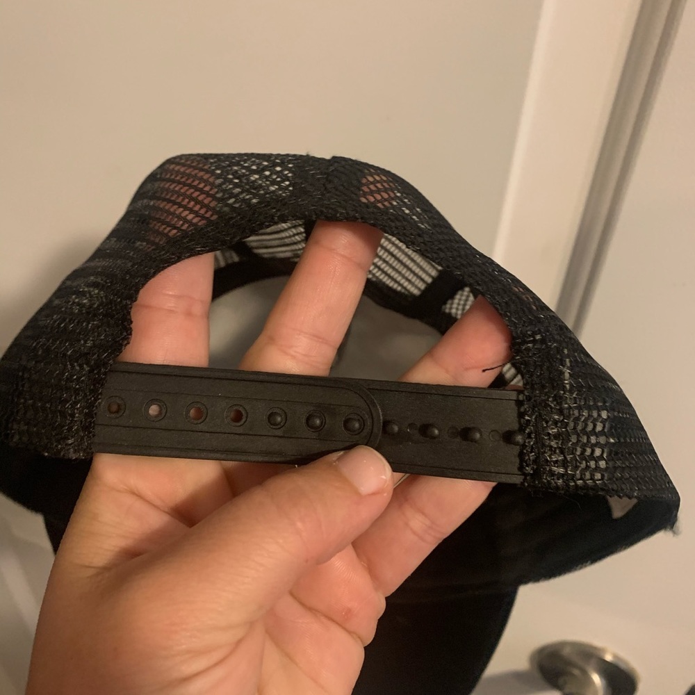 Snap back cap 🧢 - Picture 3 of 3